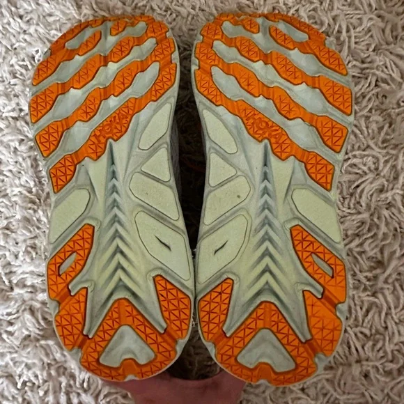 Women’s Hoka running sneaker size 9 - Picture 5 of 9